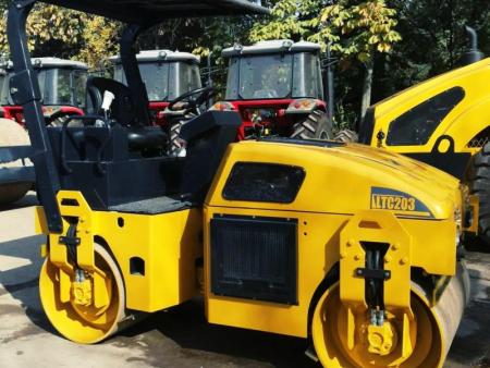 3吨无级变速自动挡双钢轮压路机