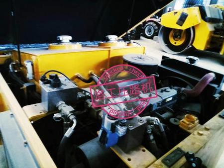 4吨无级变速自动挡双钢轮压路机