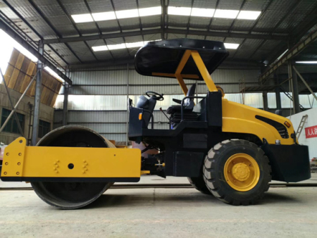 洛工压路机